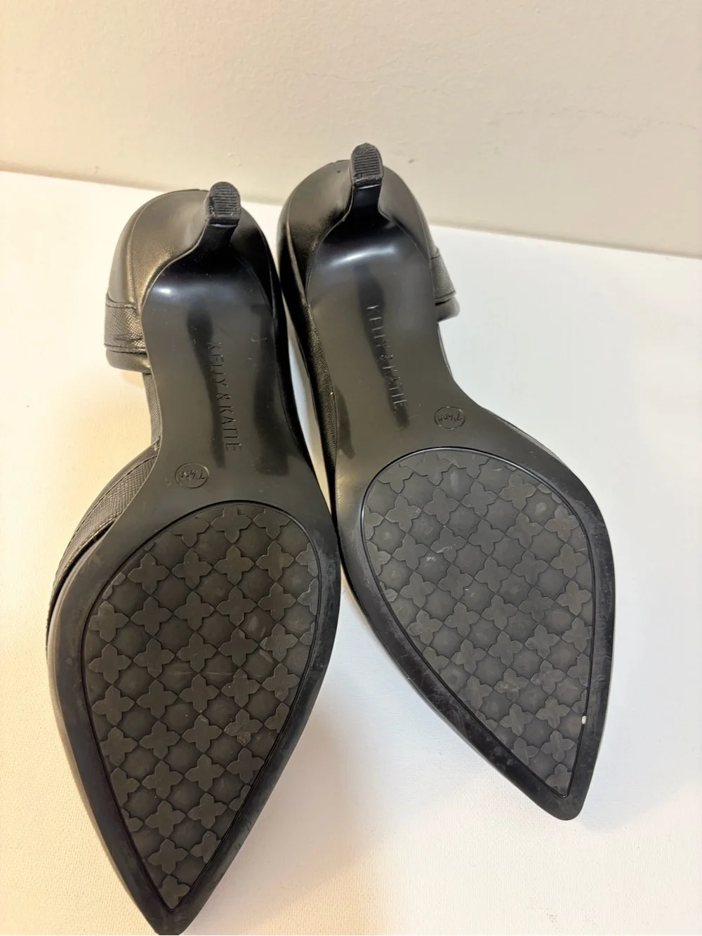 Kelly & Katie Black Pointed Toe Mid Heel Pumps